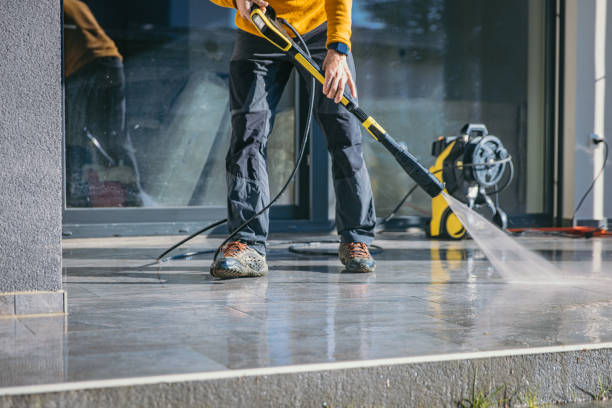 Best Rust Removal  in Inglis, FL